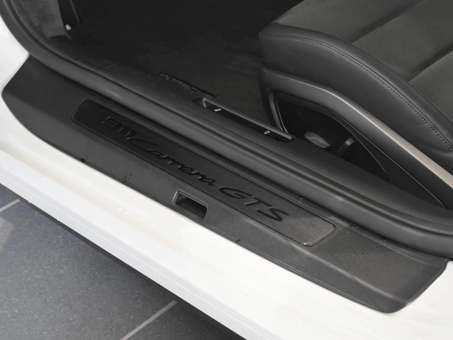 PORSCHE 911 CARRERA GTS