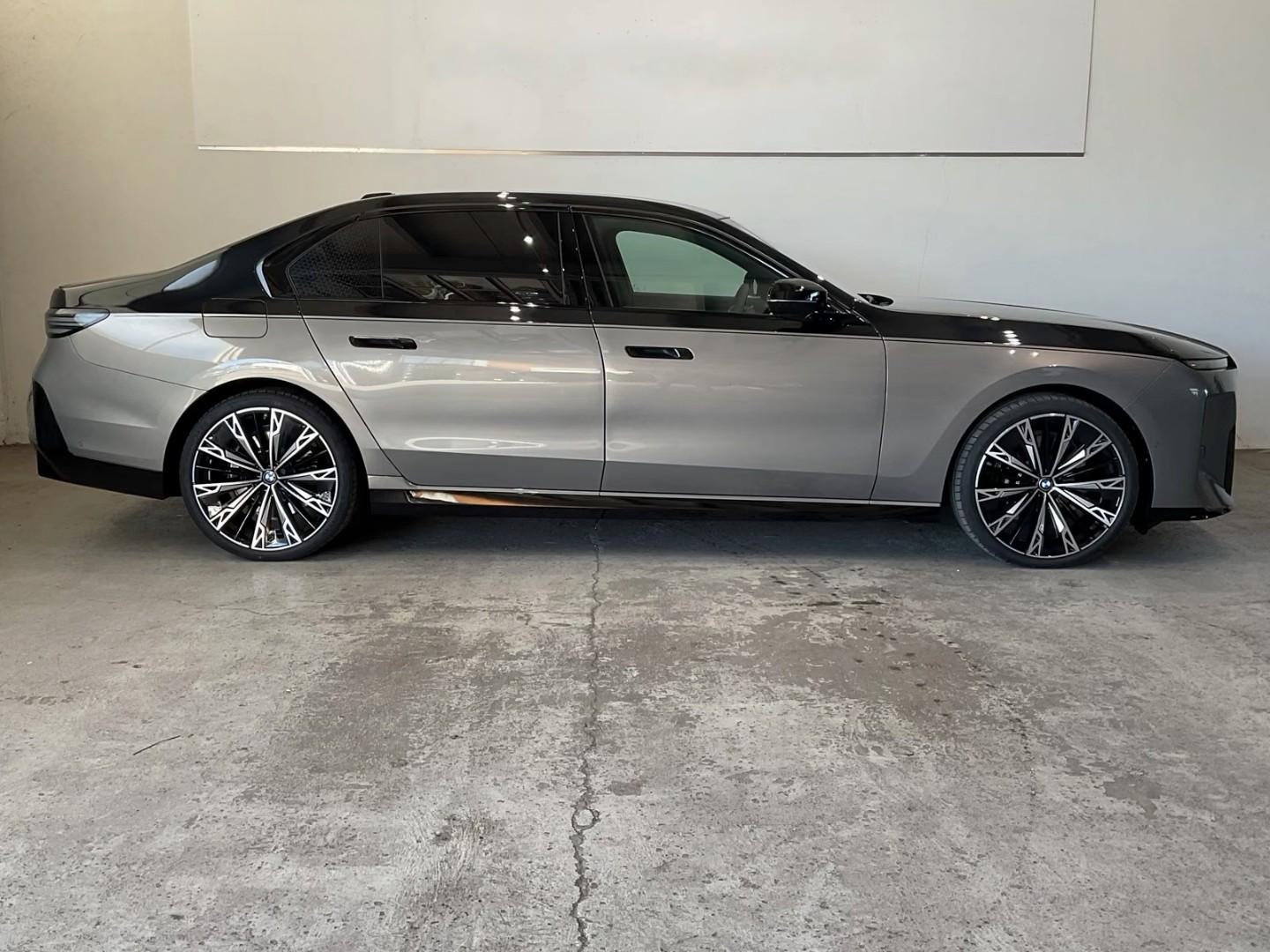 BMW 740 xDrive — fotografia originală 2 UltimateCars