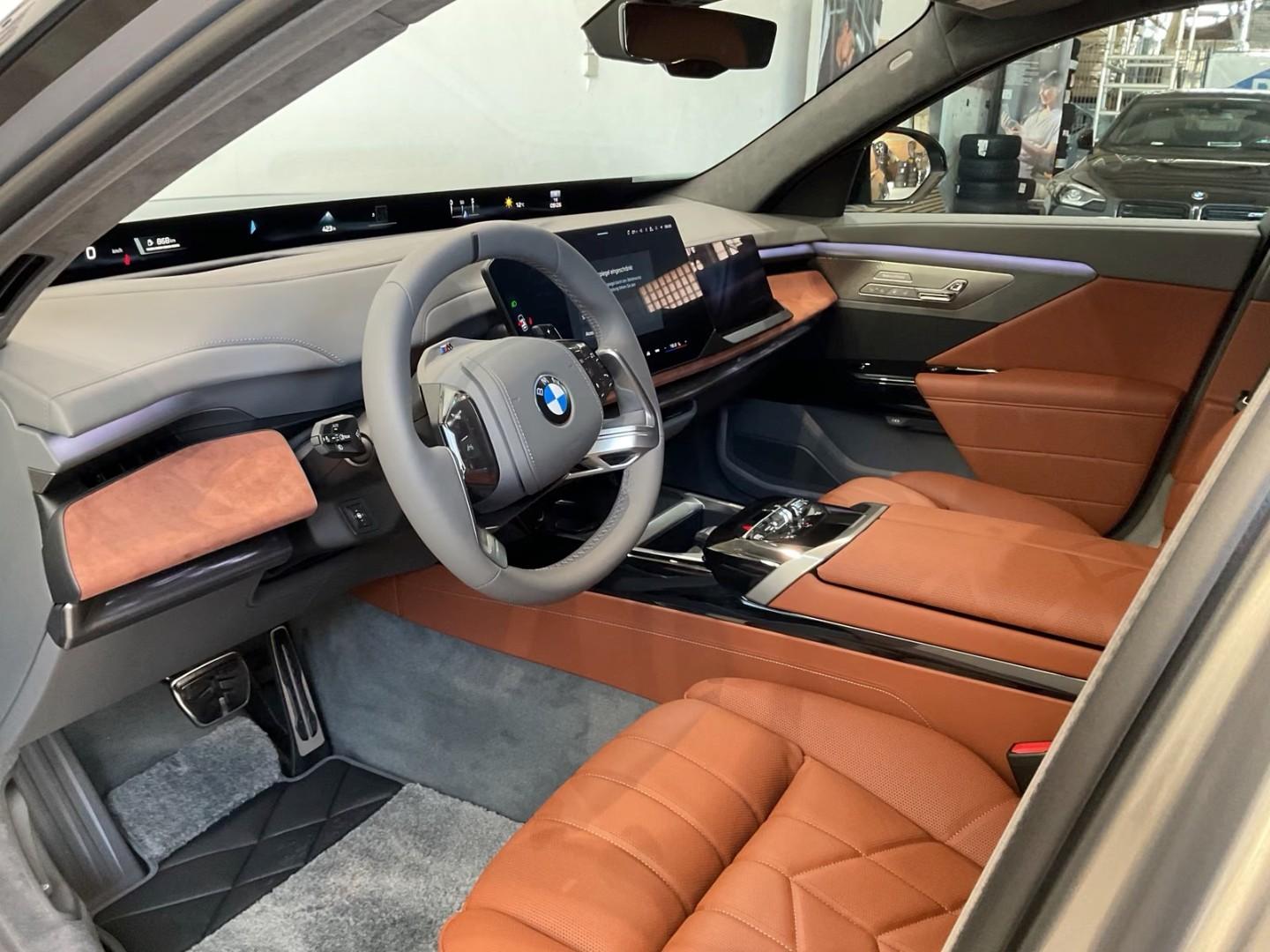 BMW 740 xDrive — fotografia originală 10 UltimateCars