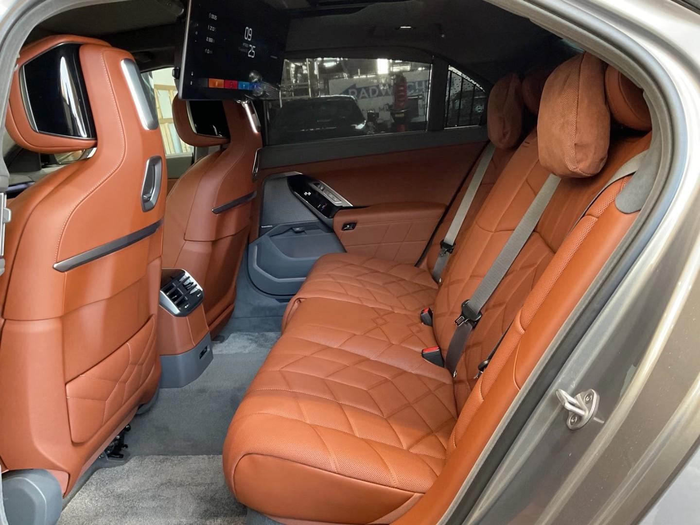 BMW 740 xDrive — fotografia originală 13 UltimateCars